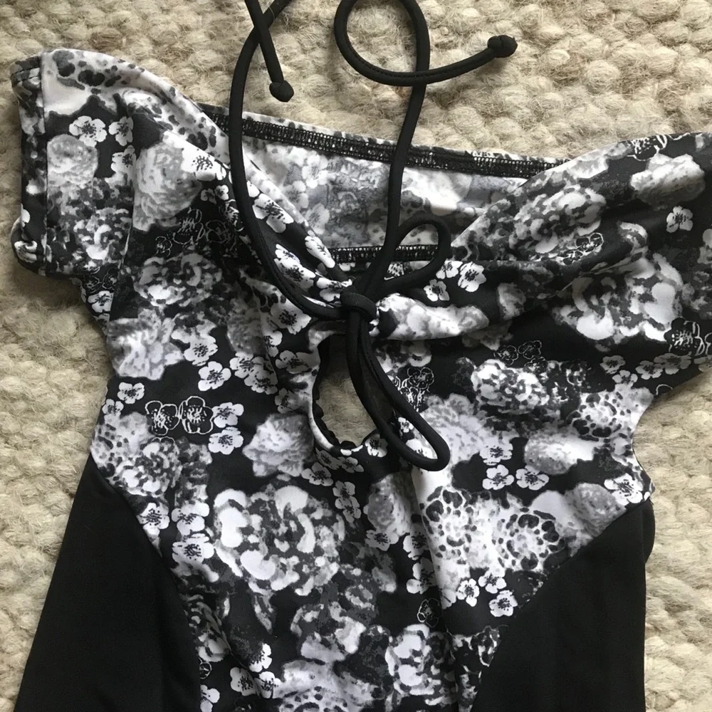 FREE PEOPLE x ZINKE one piece surf SWIMSUIT cutout - Picture 4 of 7
